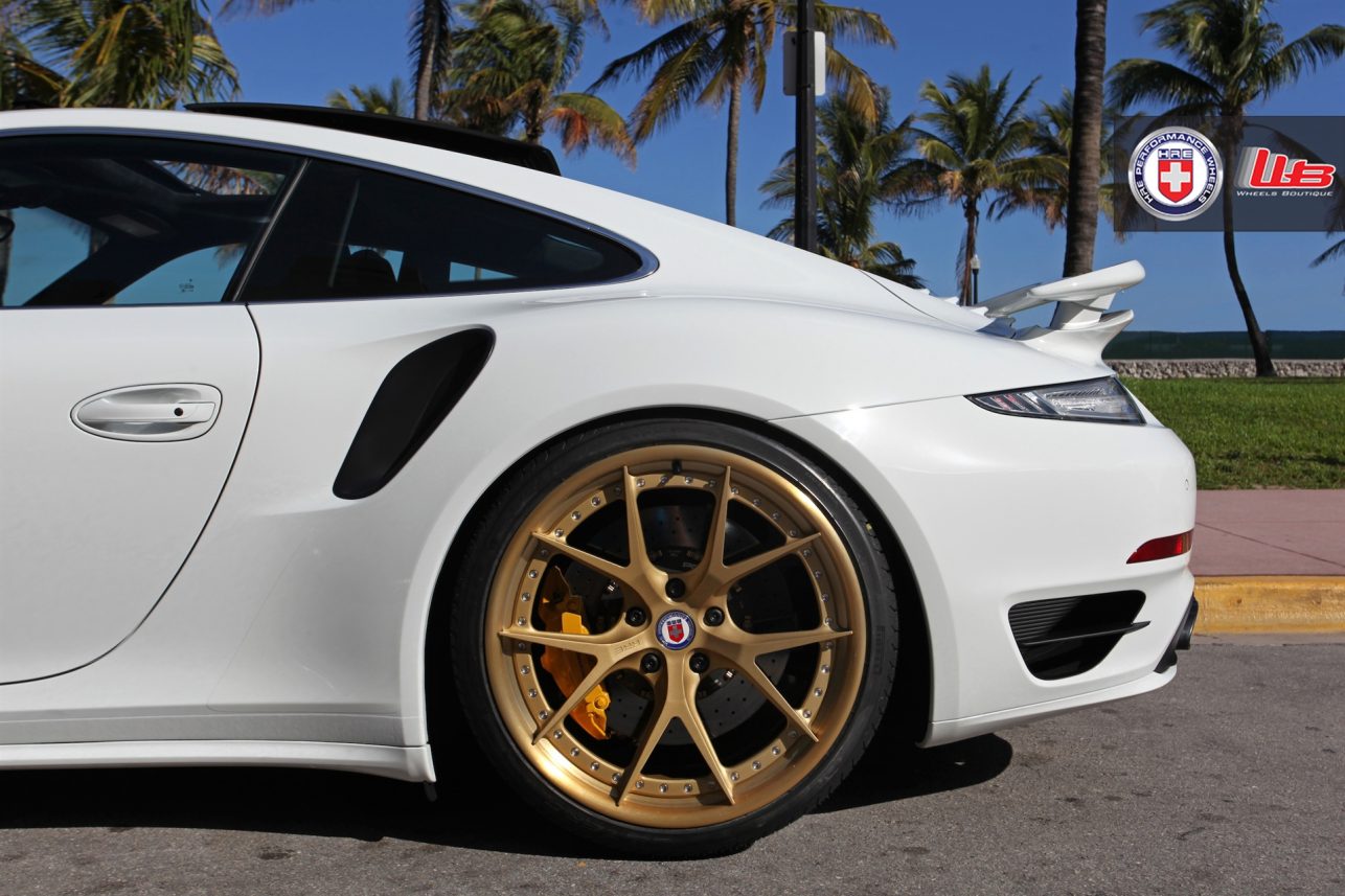 Porsche 911 Gold Wheel