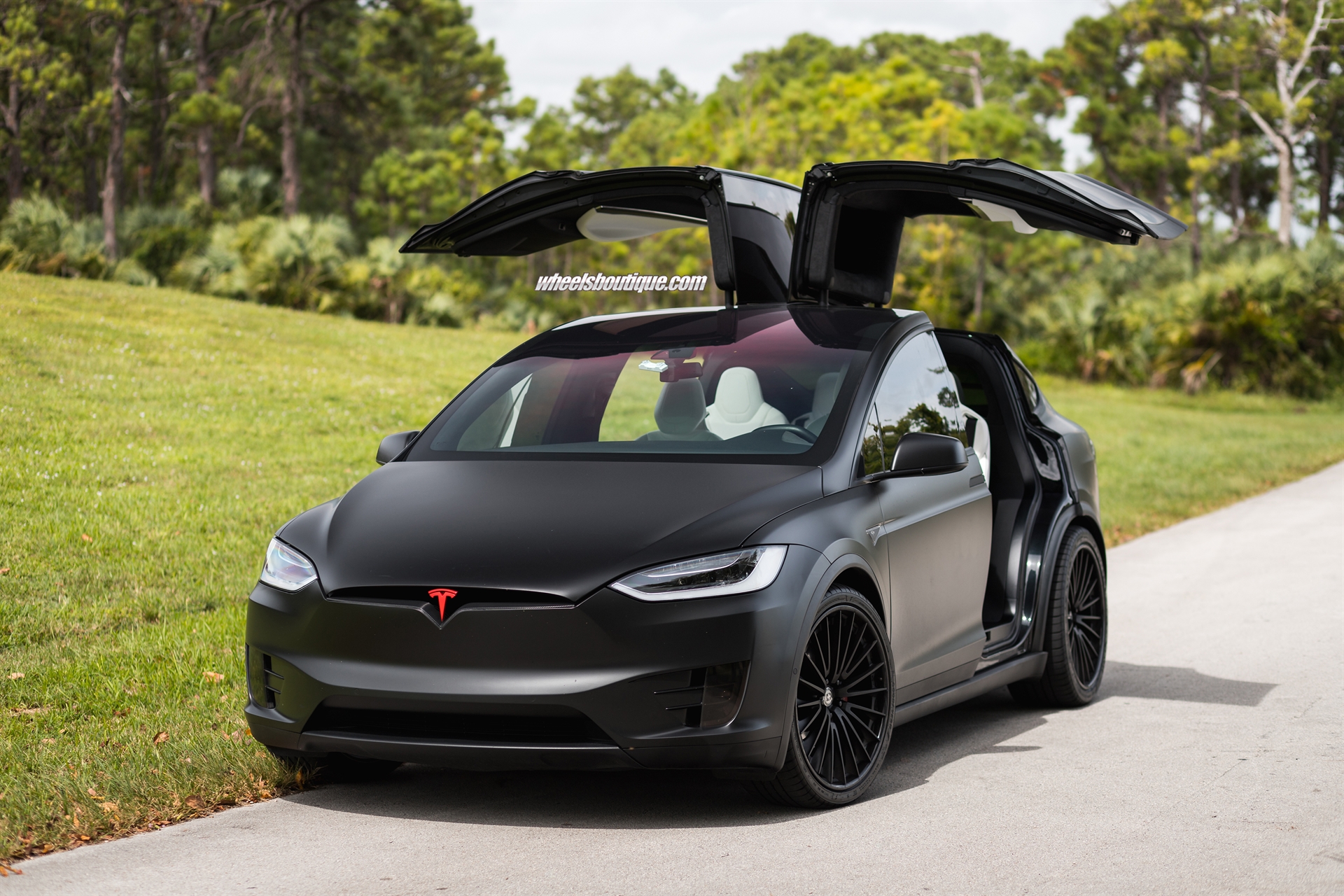 Tesla model x черная матовая