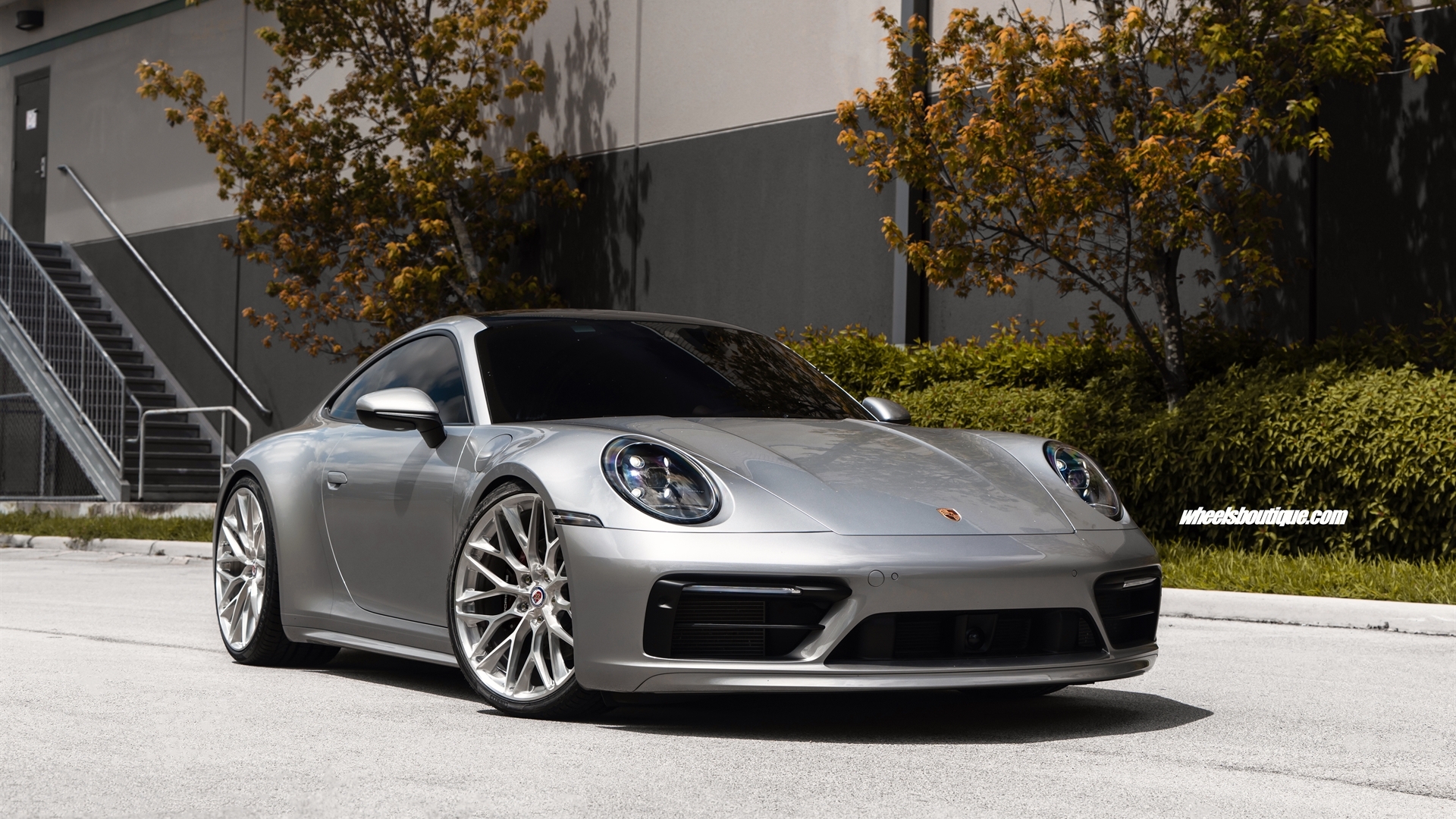 PORSCHE 992 C4S ON HRE P200