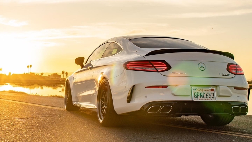 MERCEDES-BENZ W205 C63S COUPE ON HRE CLASSIC 300