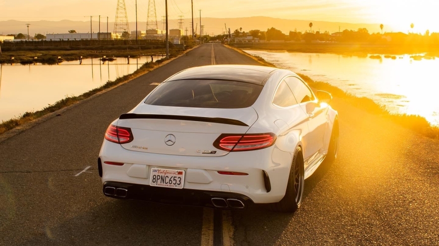 MERCEDES-BENZ W205 C63S COUPE ON HRE CLASSIC 300