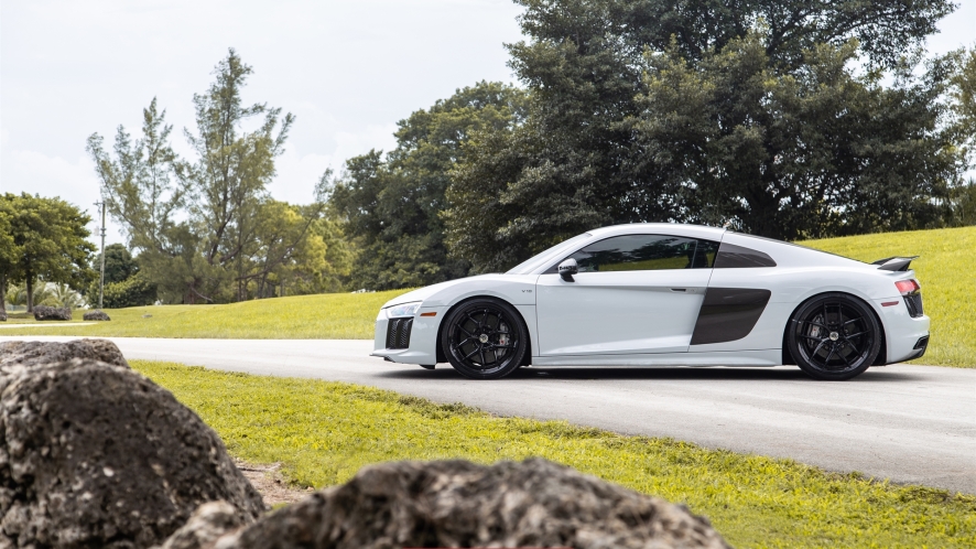 AUDI MK2 R8 V10 PLUS ON HRE S101SC