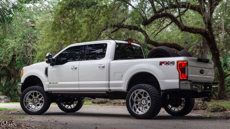 FORD F-250 ON HOSTILE HF04 PUNISHER