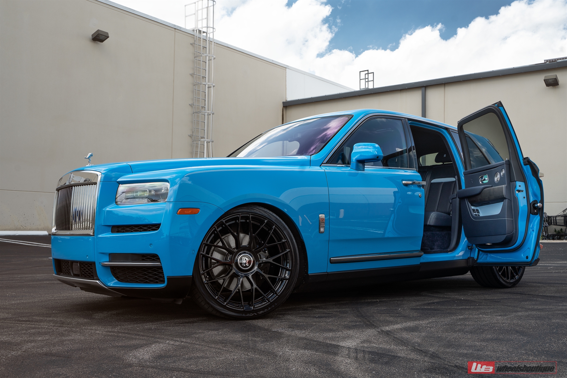 This Custom Rolls-Royce Cullinan Comes Complete With AutoZone-Style Fake  Aero