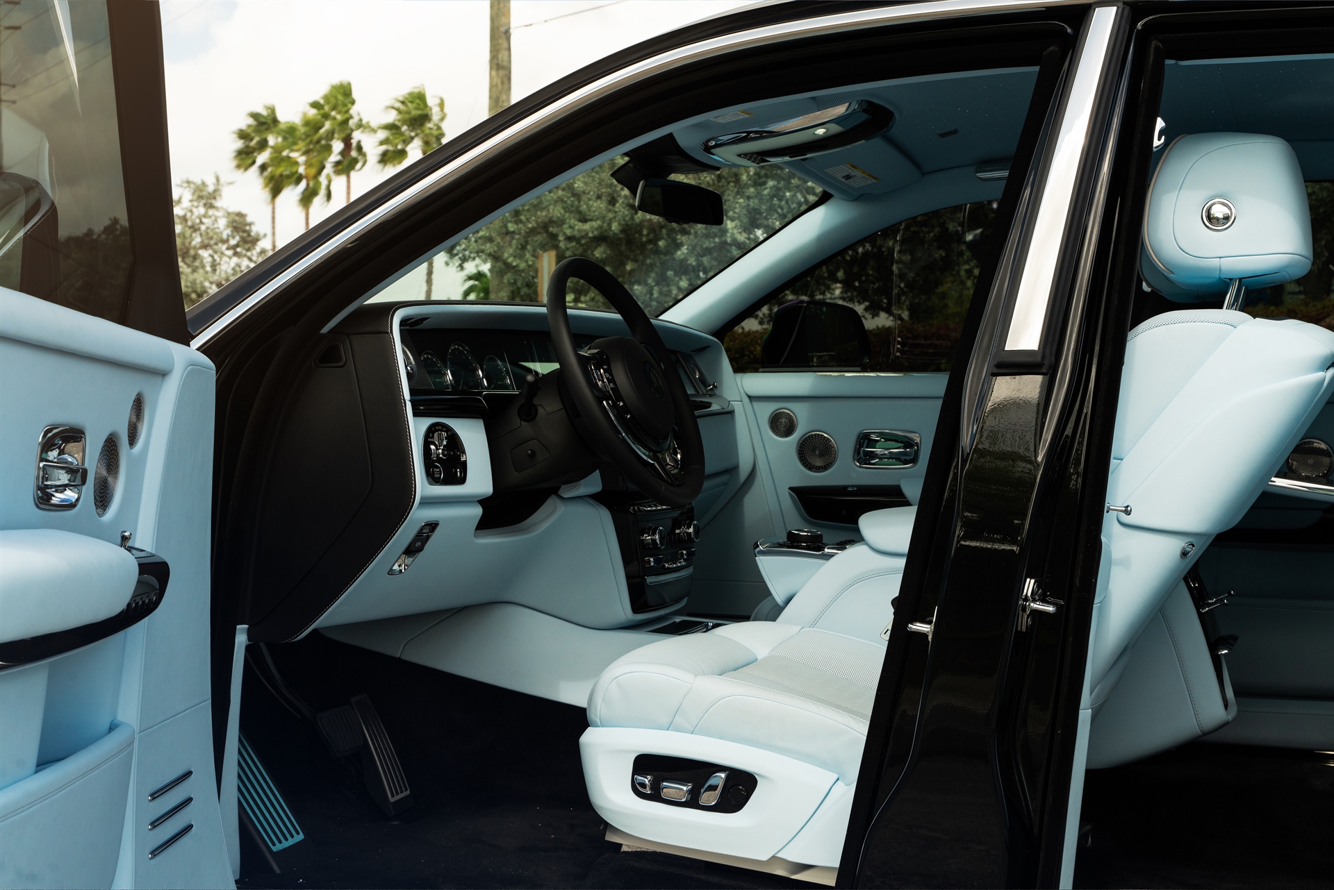 Rolls-Royce Phantom EWB with Mansory Body Kit