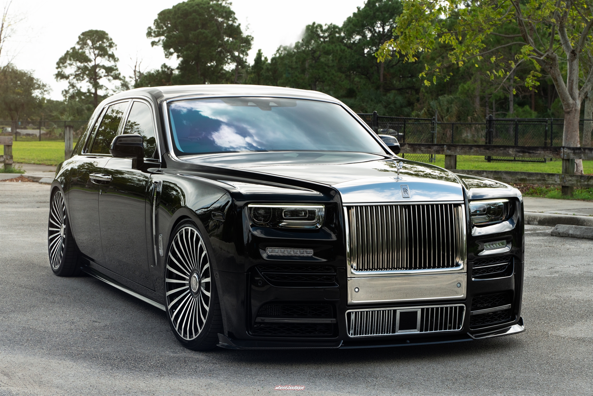 Rolls-Royce Phantom EWB with Mansory Body Kit