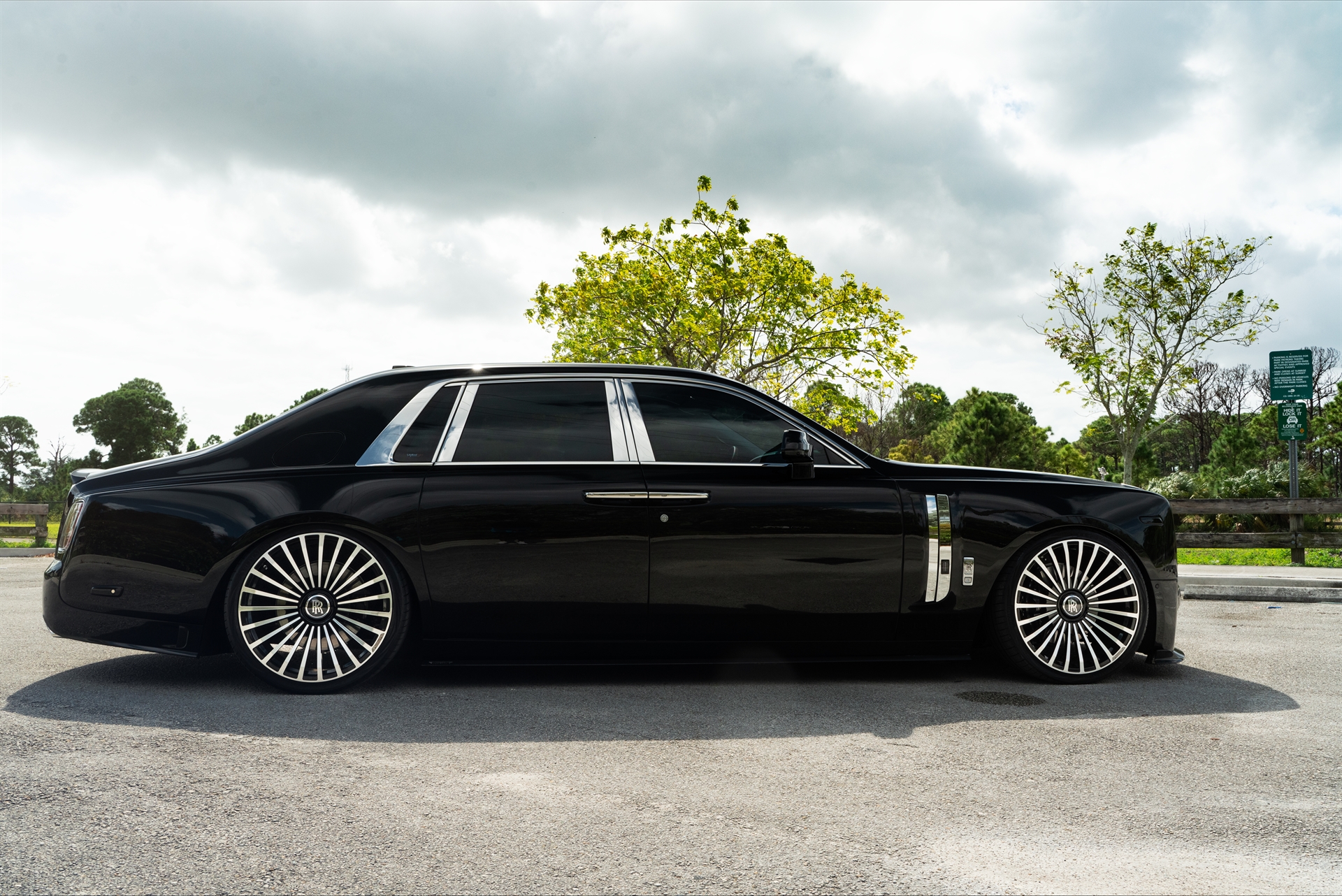 Rolls-Royce Phantom EWB with Mansory Body Kit