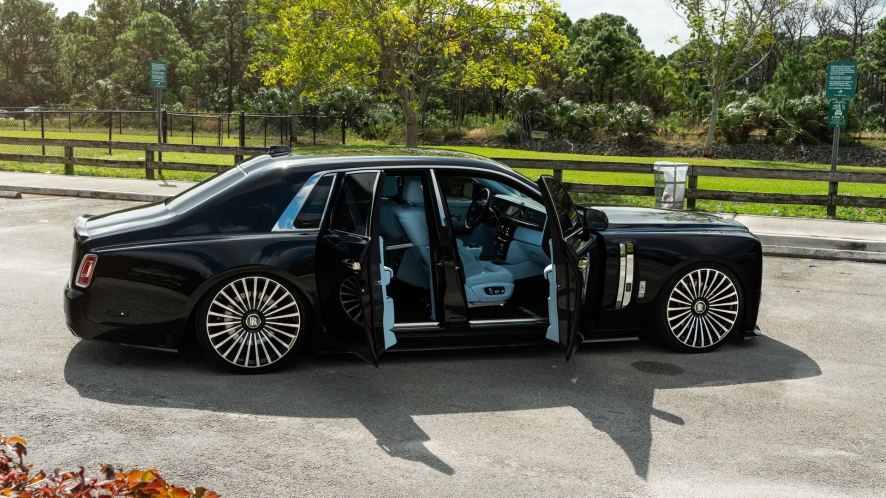 Rolls-Royce Phantom EWB with Mansory Body Kit