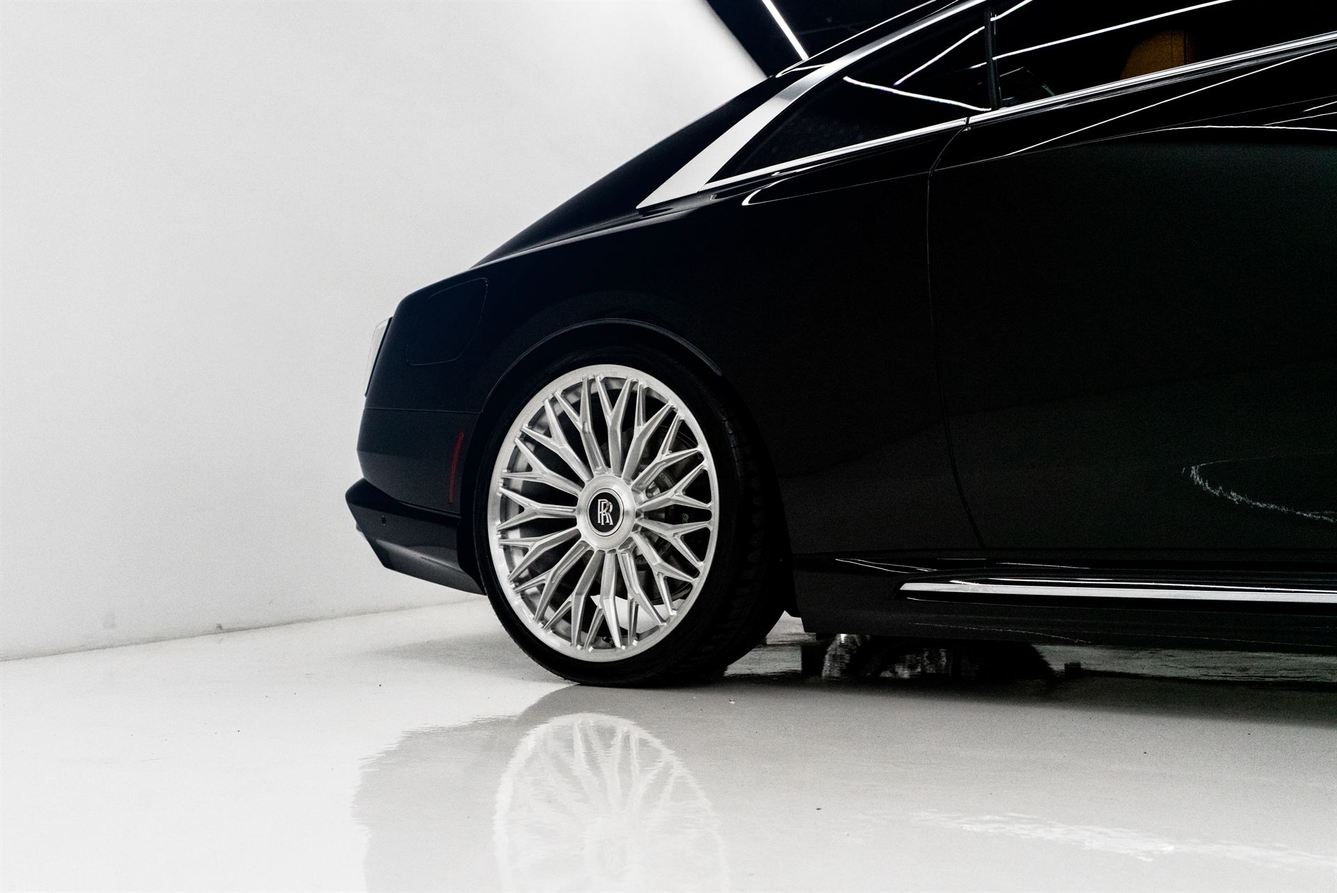 Rolls-Royce Spectre | Black Diamond | 1886 G-015 Wheels | Brushed Clear