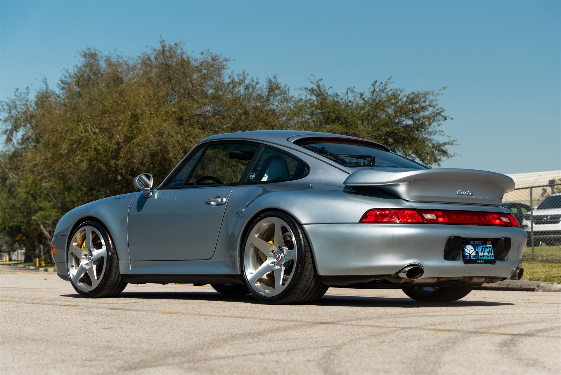 Porsche 993 Turbo  – Polar Silver on HRE 305M