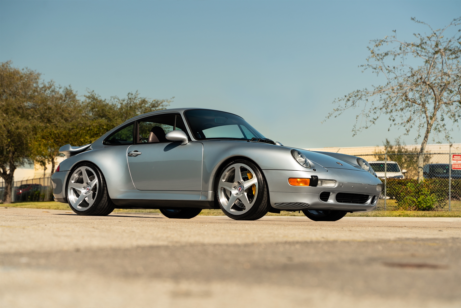 Porsche 993 Turbo  – Polar Silver on HRE 305M