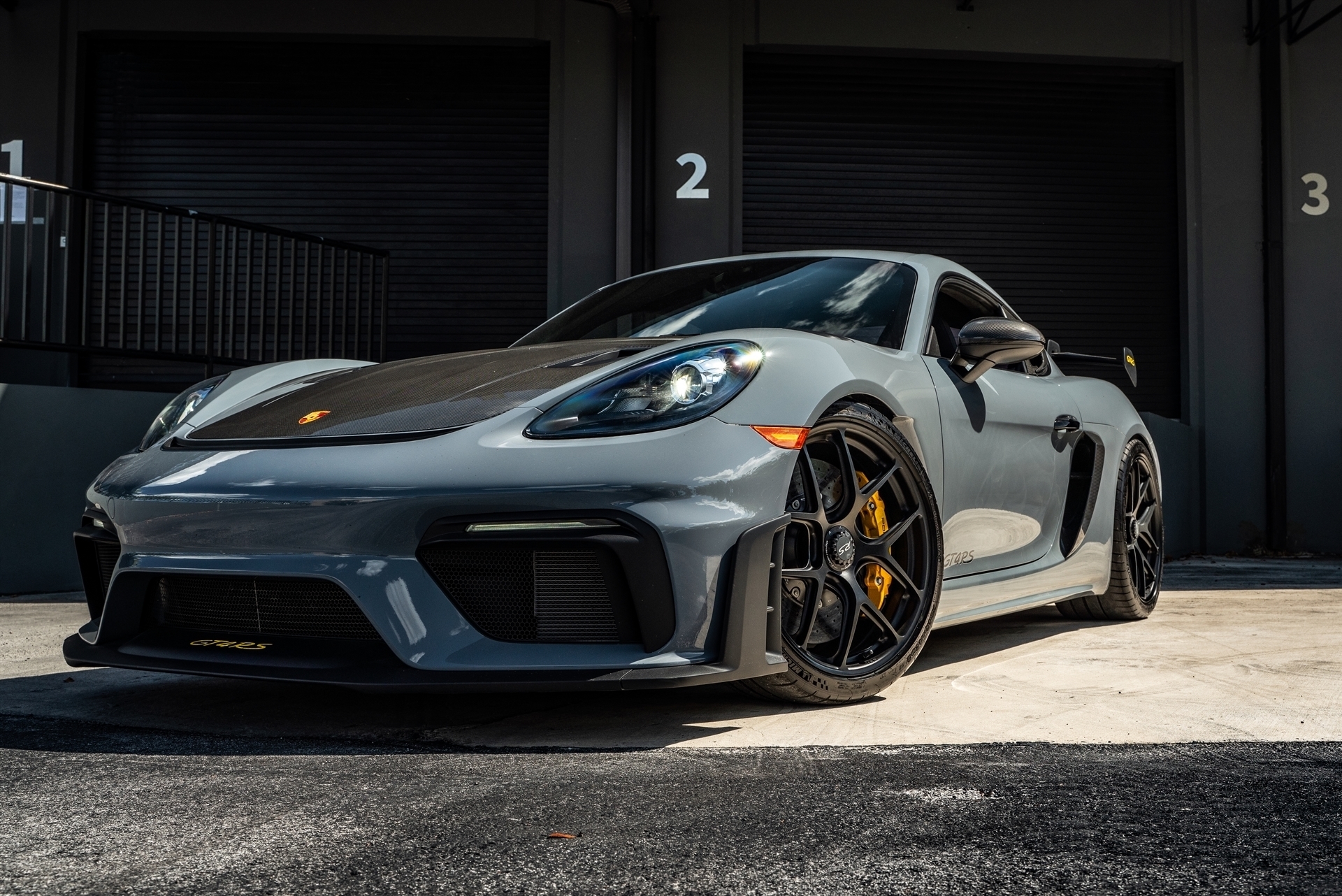 Porsche 718 Cayman GT4 RS on HRE R101LW