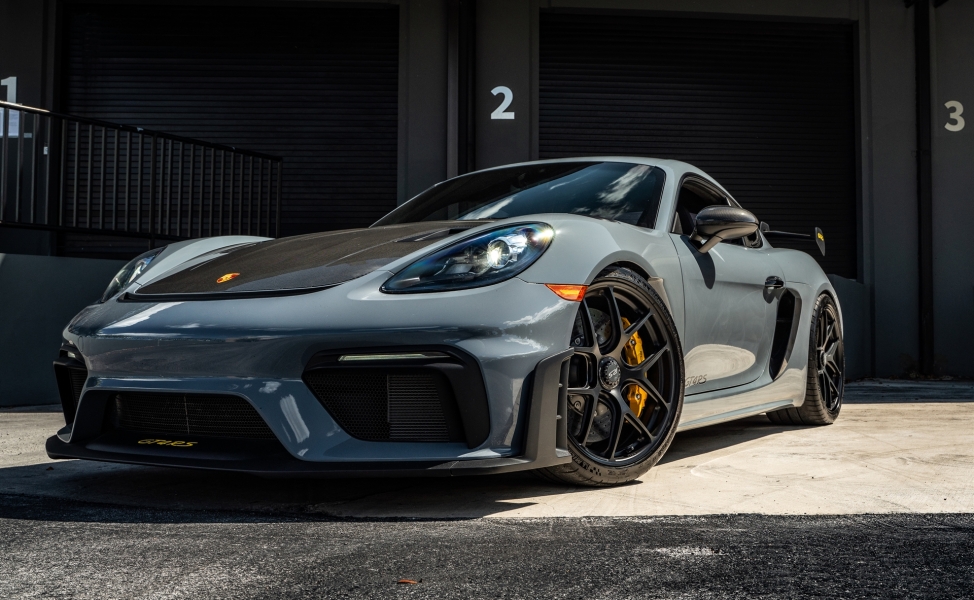 Porsche 718 Cayman GT4 RS on HRE R101LW