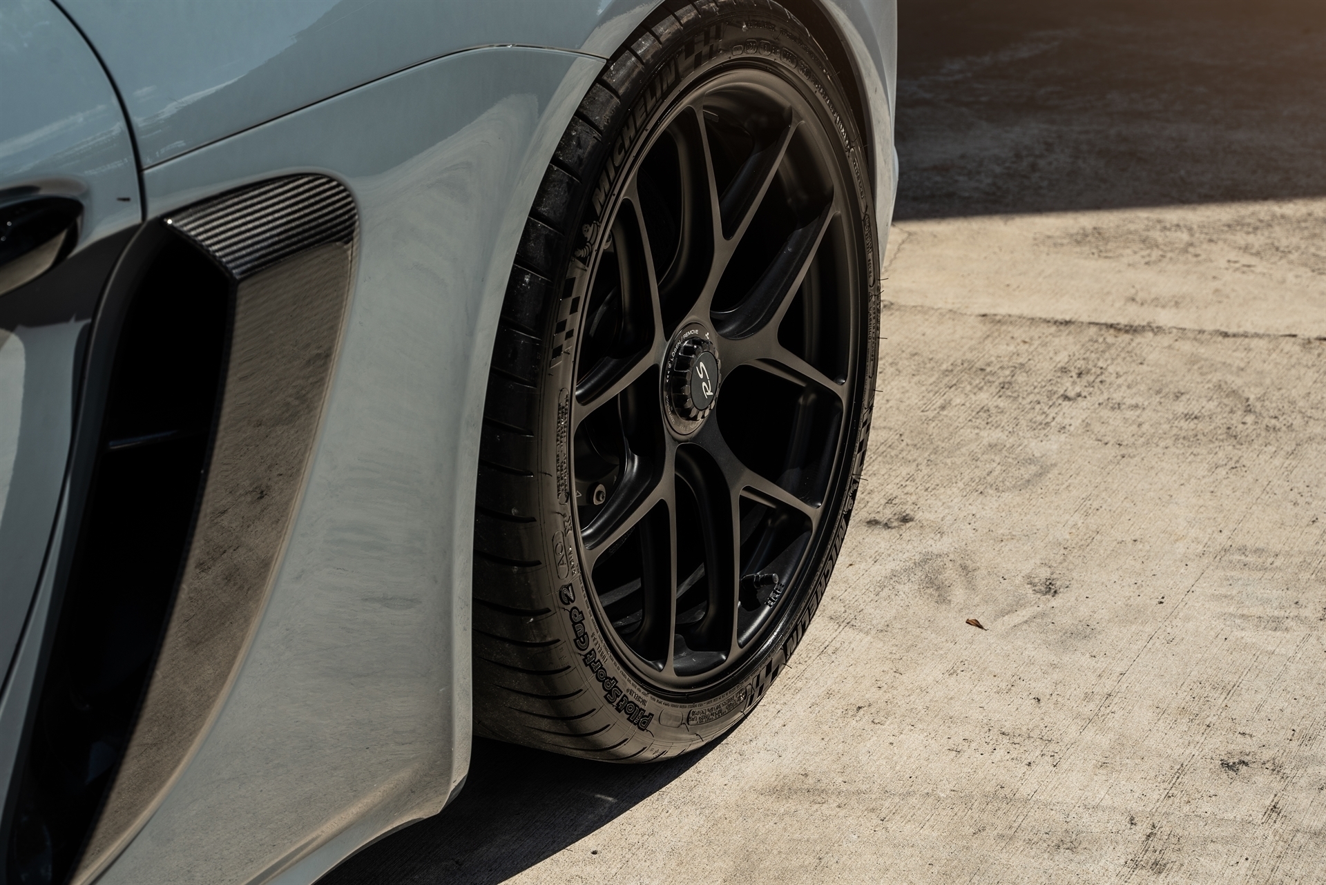 Porsche 718 Cayman GT4 RS on HRE R101LW