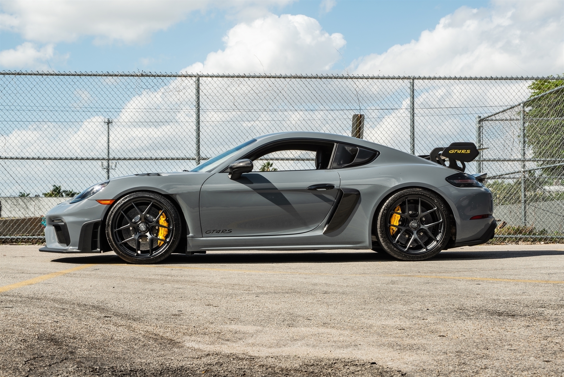 Porsche 718 Cayman GT4 RS on HRE R101LW