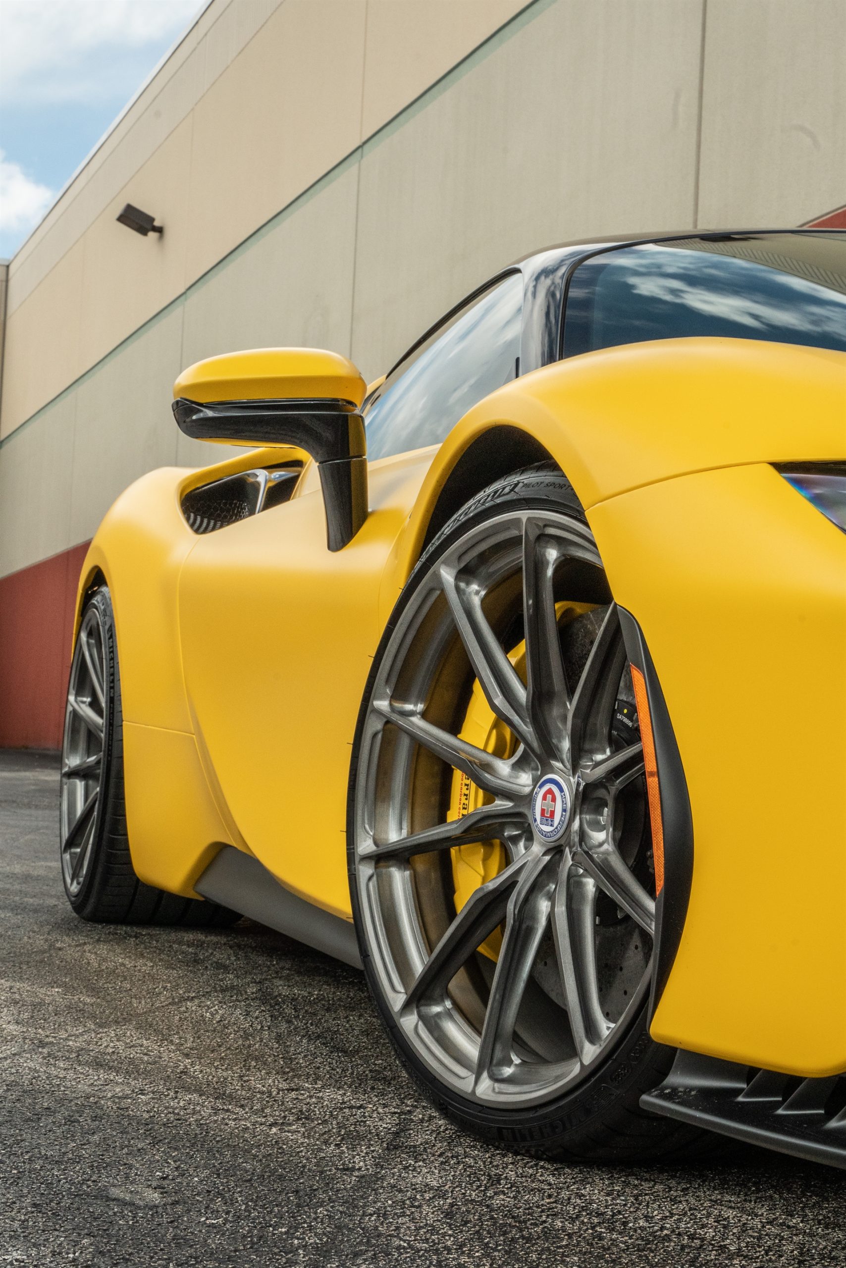 Ferrari SF90 Gialo Modena HRE P104SC