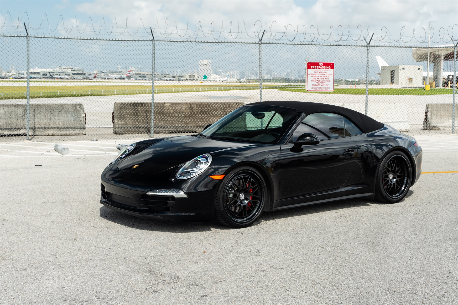 Porsche 991 Carera S Cabriolet | Black | on HRE 540 | Satin Black