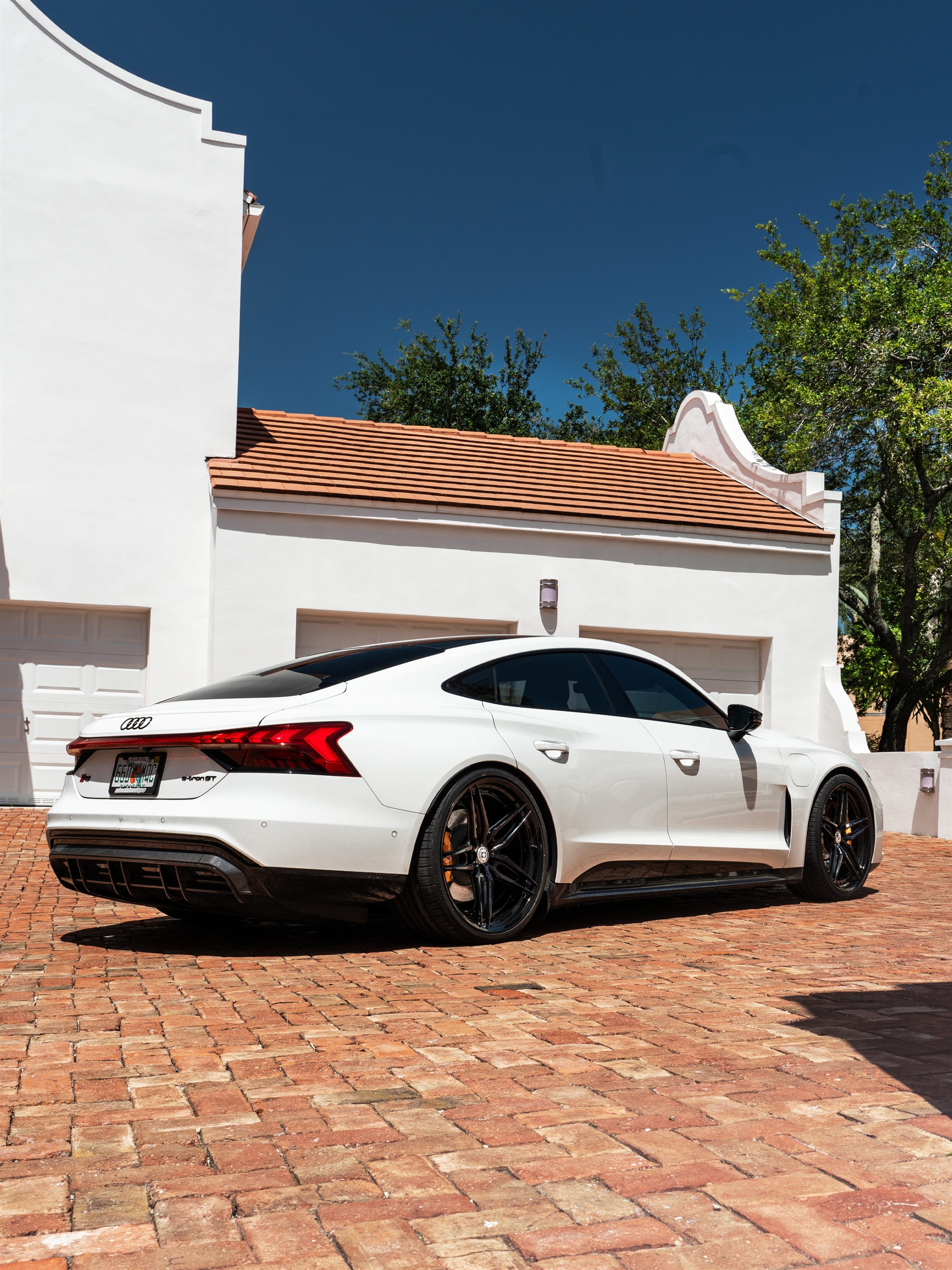 Audi RS e-tron GT | Arkona White | HRE S107SC | Gloss Black