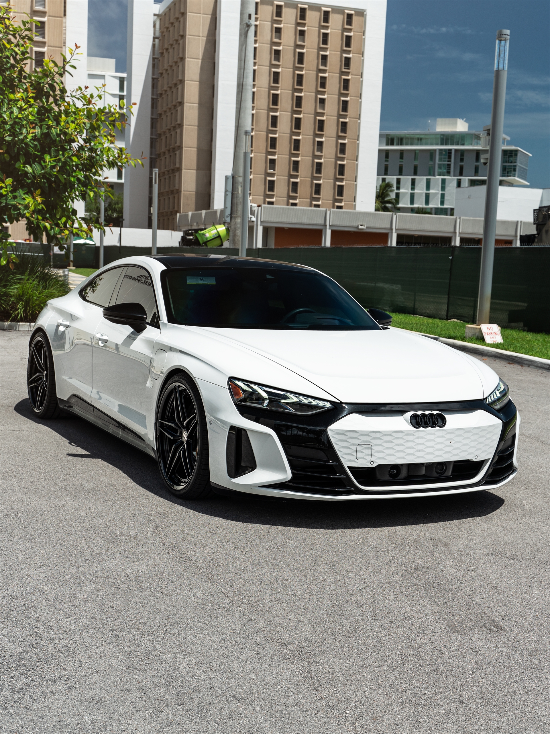 Audi RS e-tron GT | Arkona White | HRE S107SC | Gloss Black