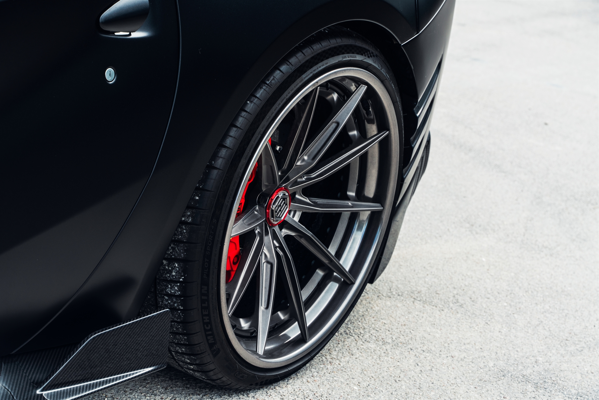 Duke Dynamics 812 | Nero Daytona | on 1886 G-010 | Polished Smoke | Duke Dynamics FEROCE Kit