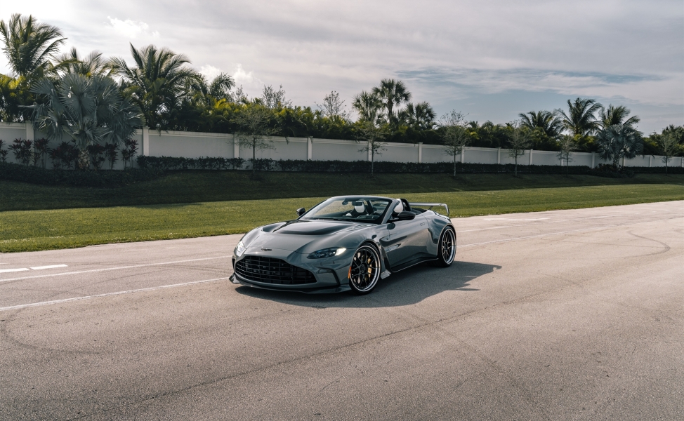 Aston Martin Vantage V12 Roadster on 1886 Wheels S007