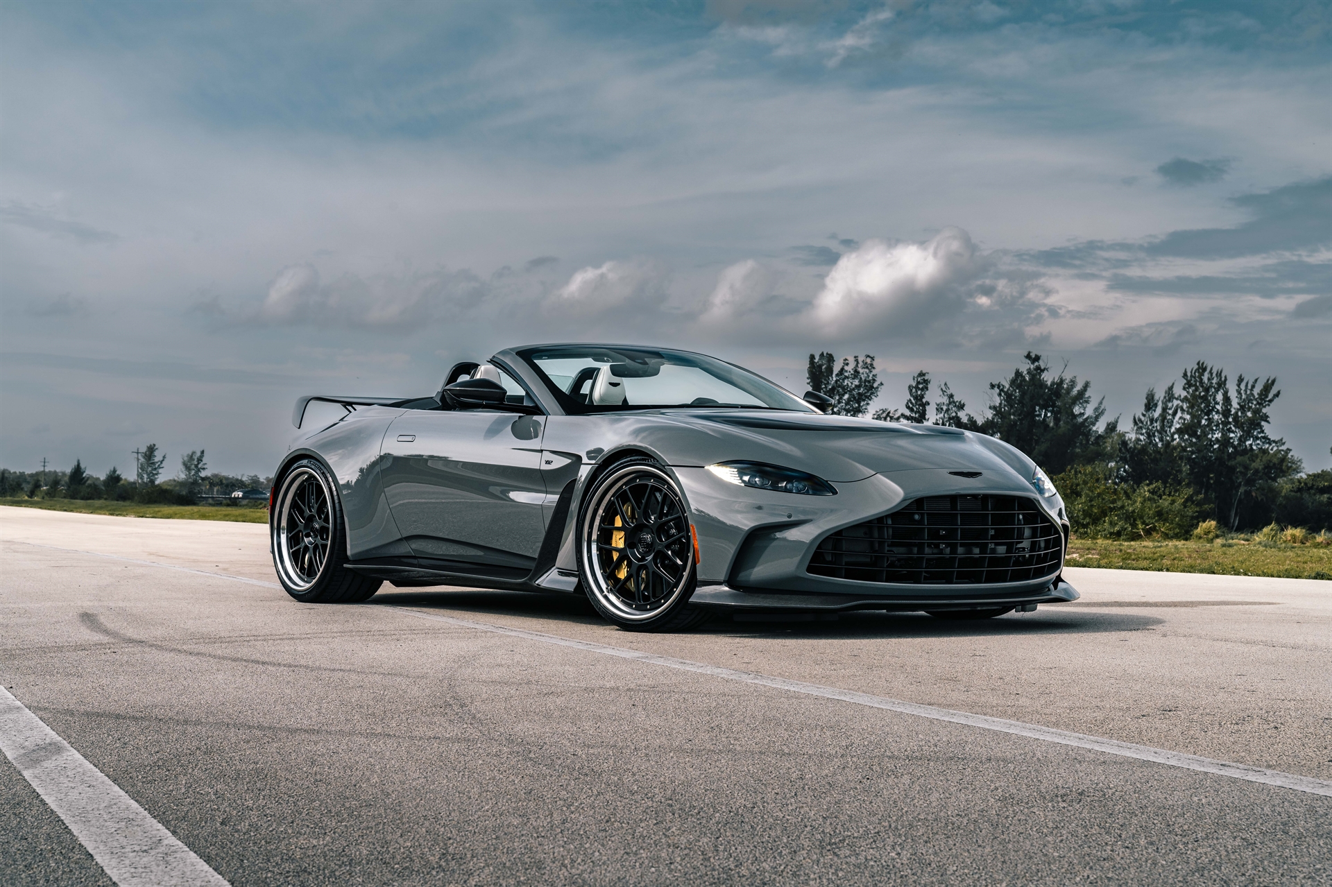 Aston Martin Vantage V12 Roadster on 1886 Wheels S007