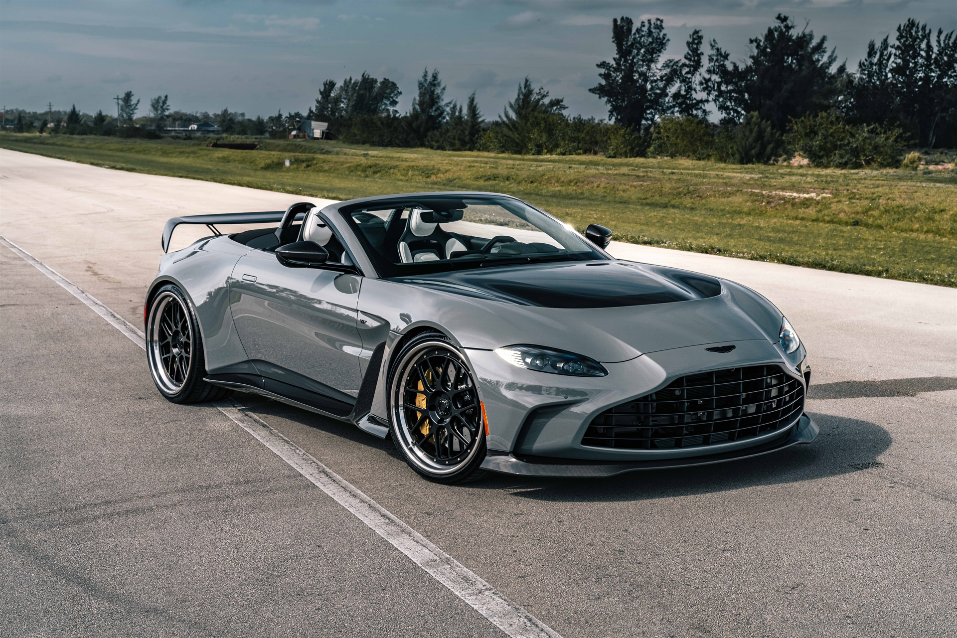 Aston Martin Vantage V12 Roadster on 1886 Wheels S007