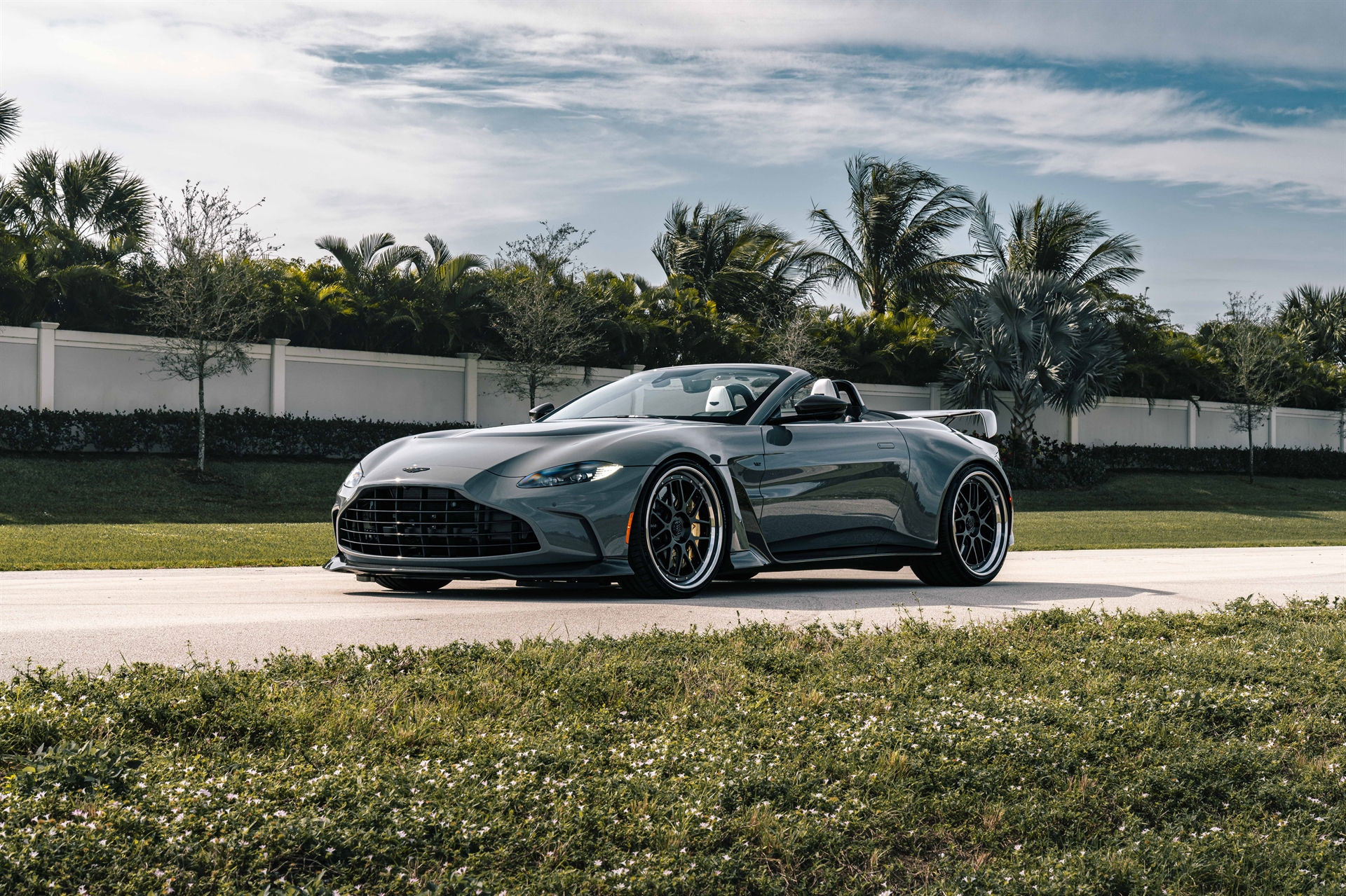 Aston Martin Vantage V12 Roadster on 1886 Wheels S007