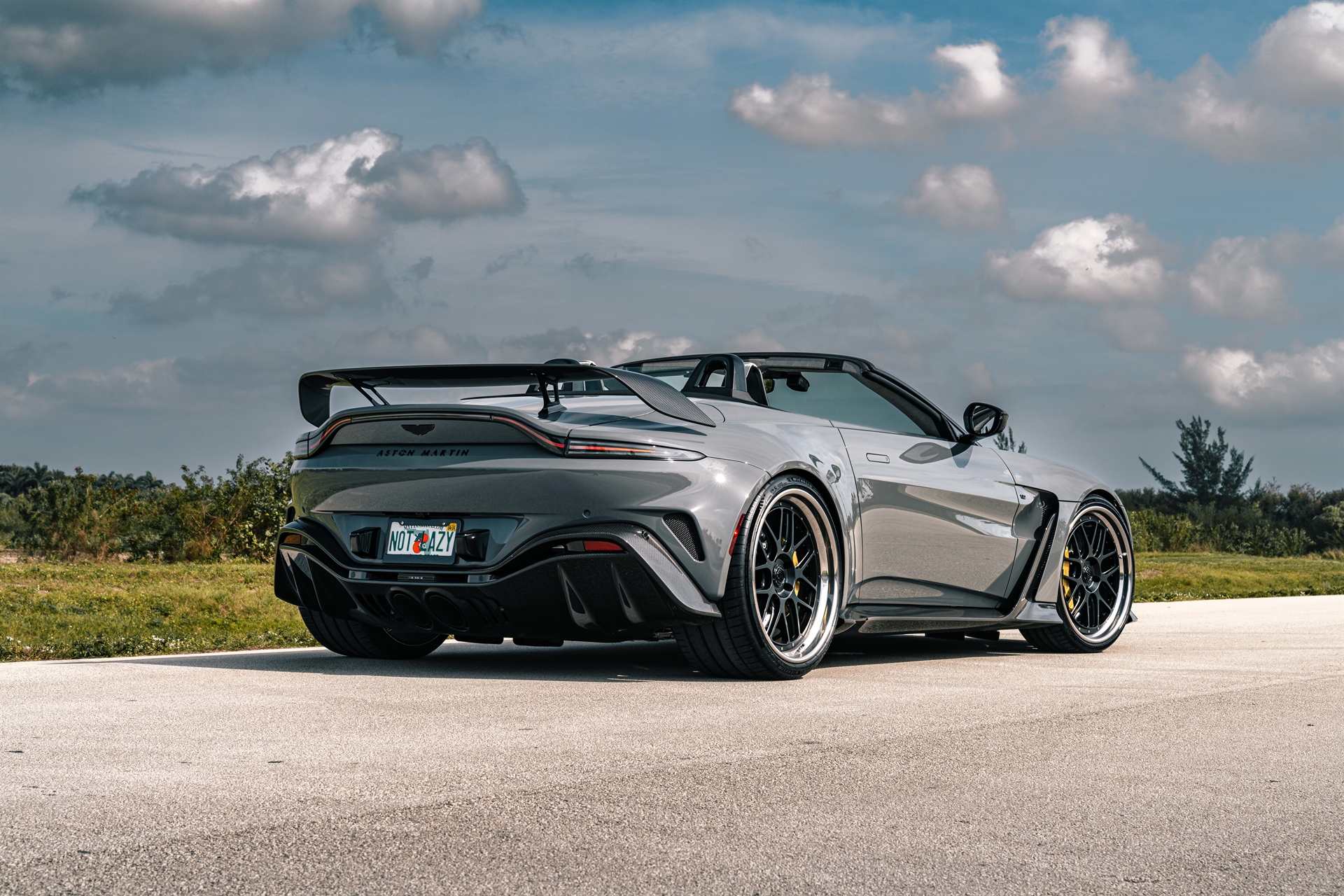 Aston Martin Vantage V12 Roadster on 1886 Wheels S007