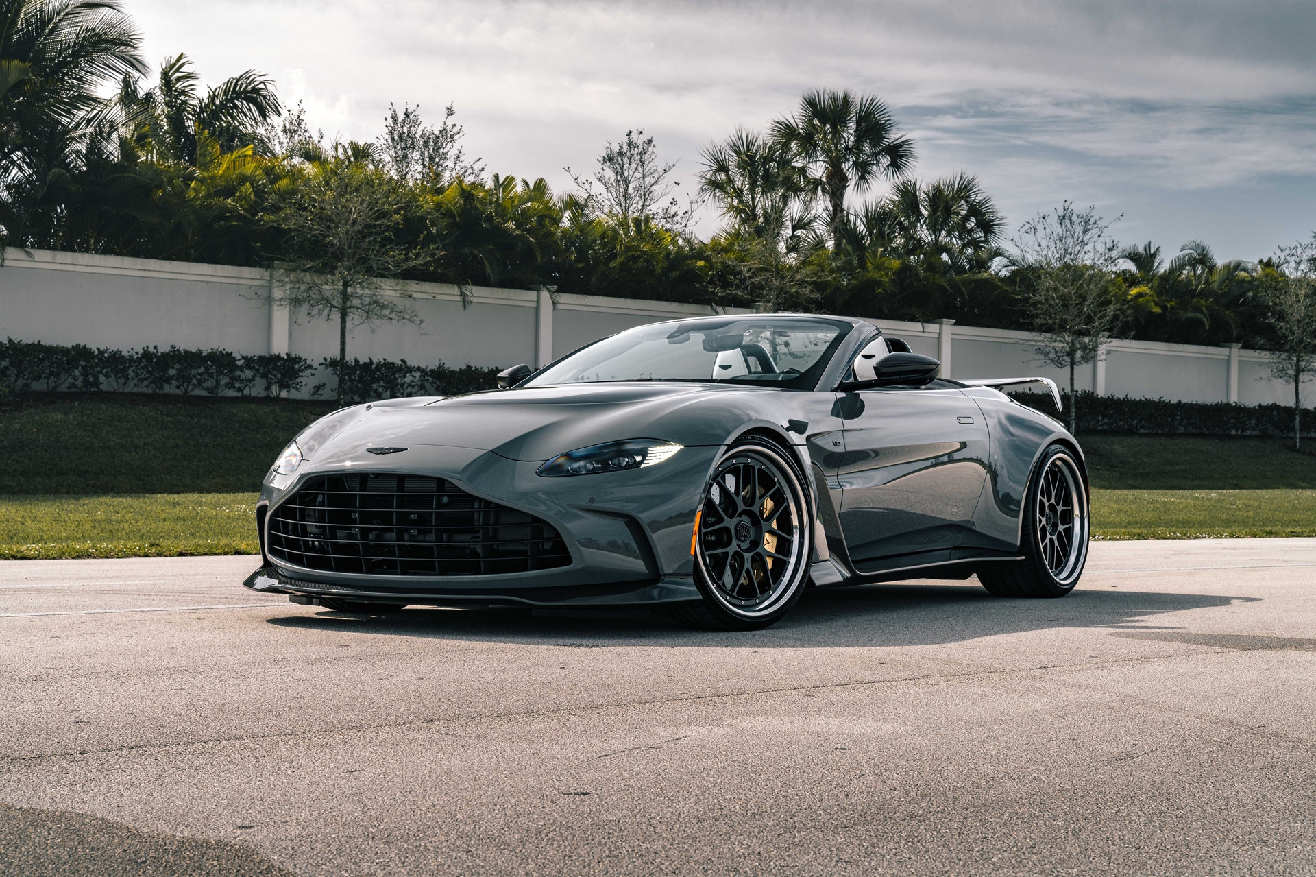 Aston Martin Vantage V12 Roadster on 1886 Wheels S007