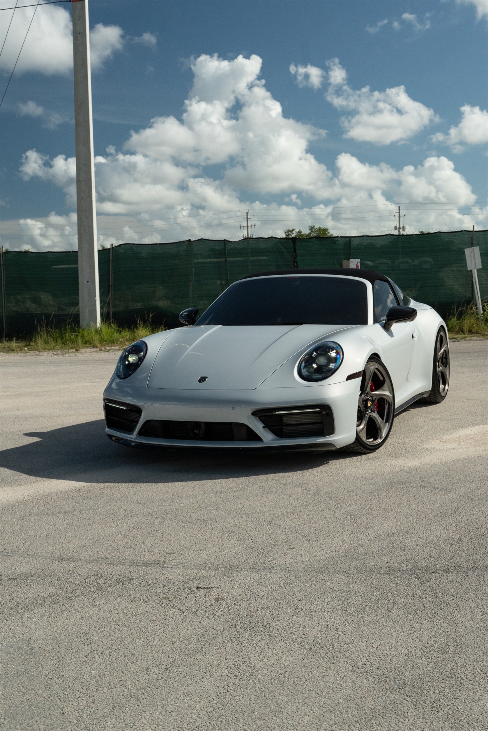 Porsche 992 GTS | Ice Gray Metallic | on HRE 522M | Polished Dark Clear