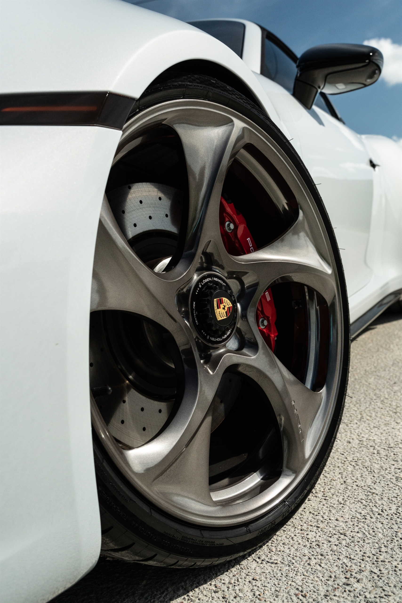 Porsche 992 GTS | Ice Gray Metallic | on HRE 522M | Polished Dark Clear