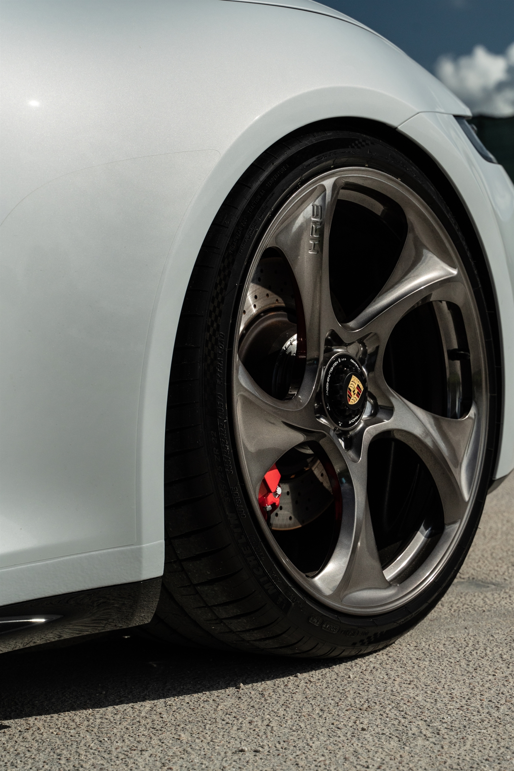 Porsche 992 GTS | Ice Gray Metallic | on HRE 522M | Polished Dark Clear