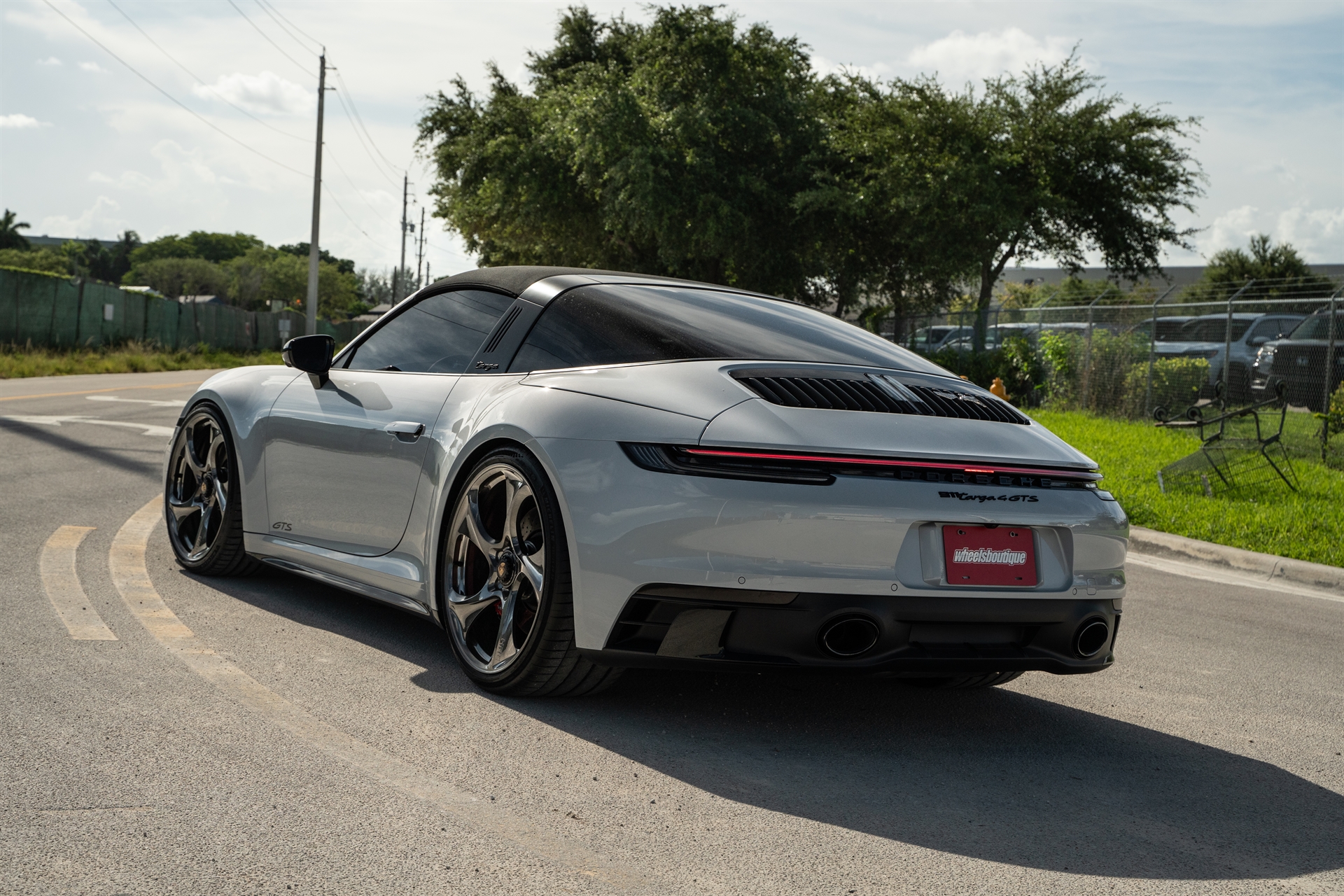 Porsche 992 GTS | Ice Gray Metallic | on HRE 522M | Polished Dark Clear