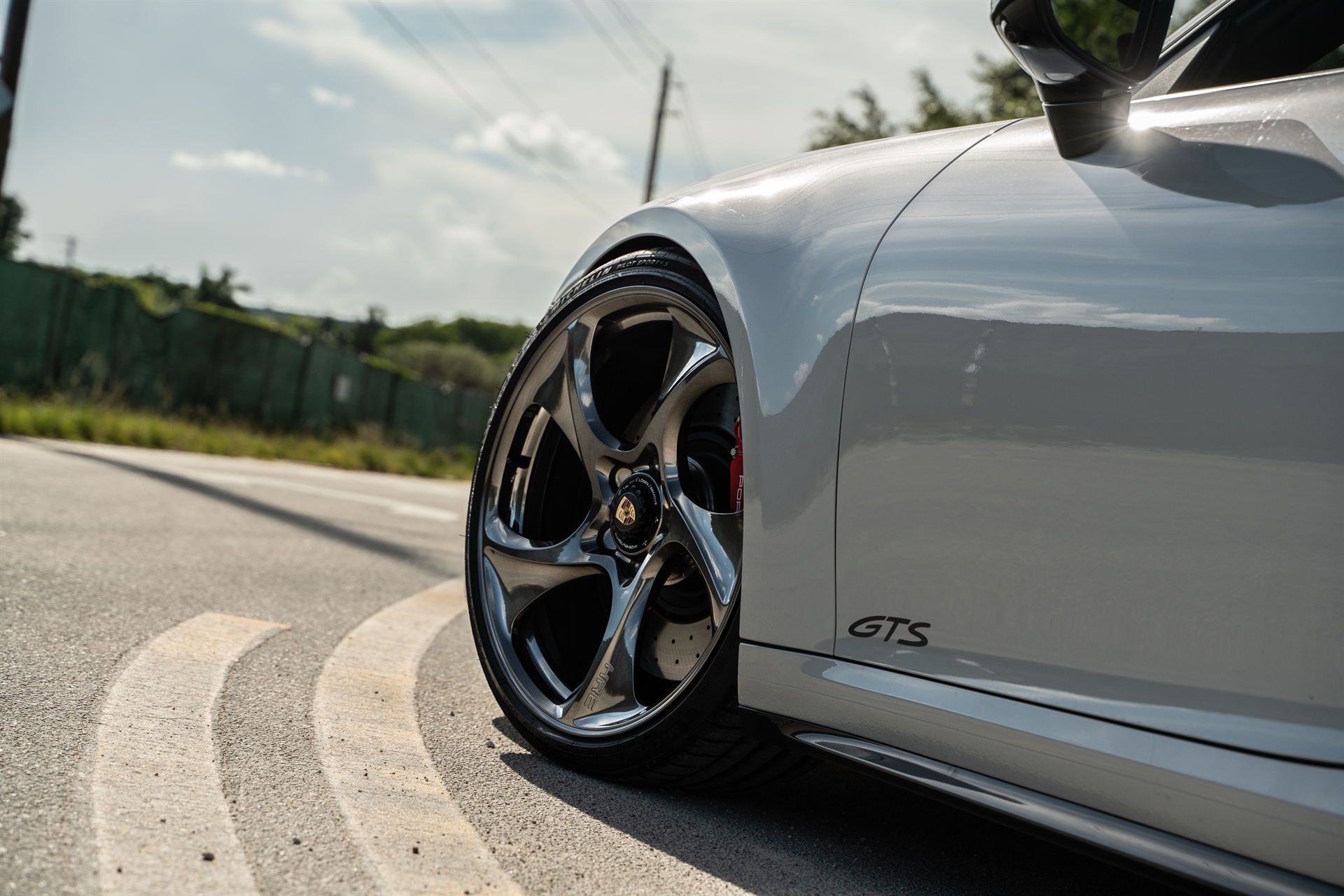 Porsche 992 GTS | Ice Gray Metallic | on HRE 522M | Polished Dark Clear