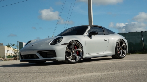 Porsche 992 GTS | Ice Gray Metallic | on HRE 522M | Polished Dark Clear