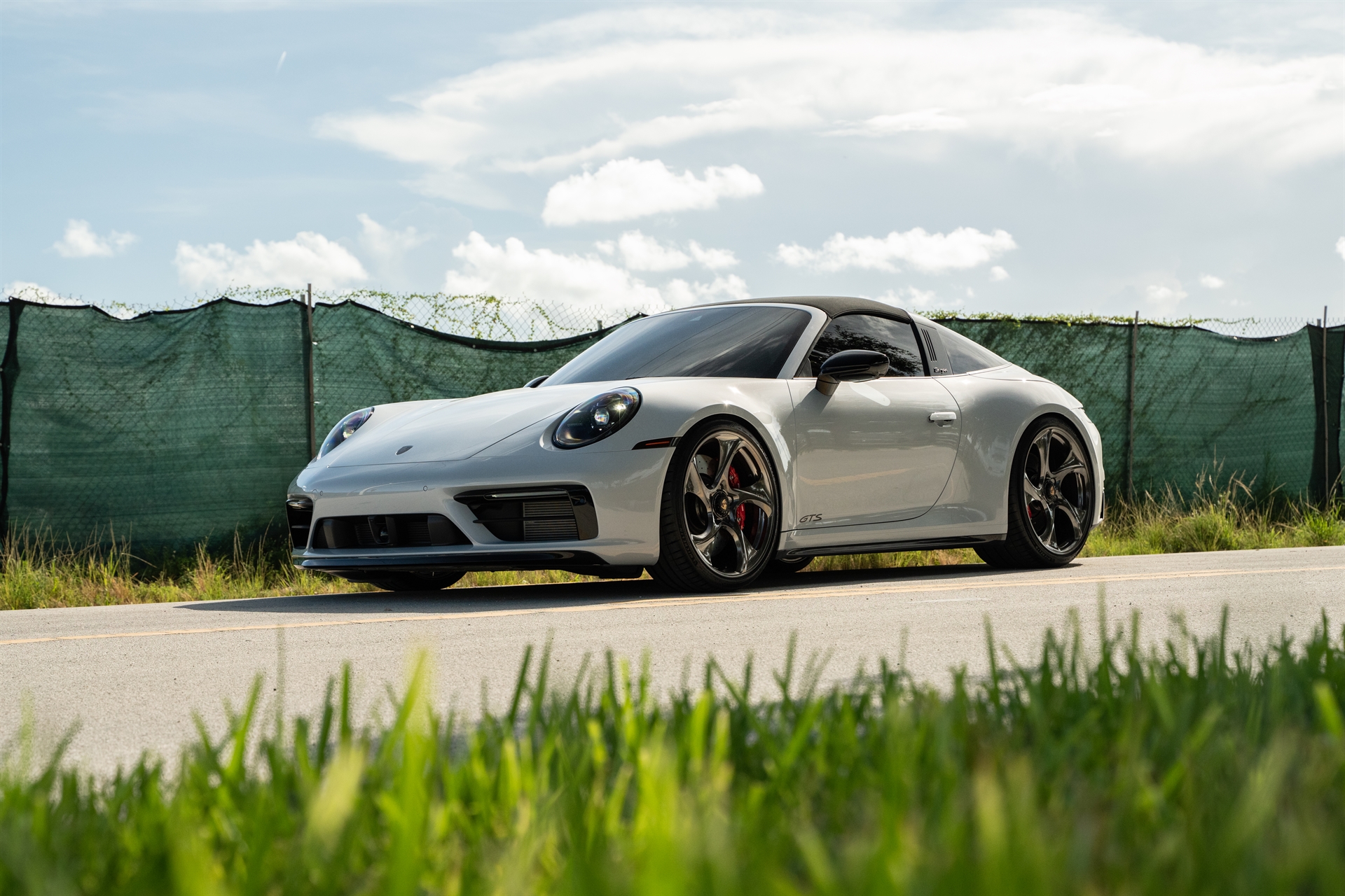 Porsche 992 GTS | Ice Gray Metallic | on HRE 522M | Polished Dark Clear