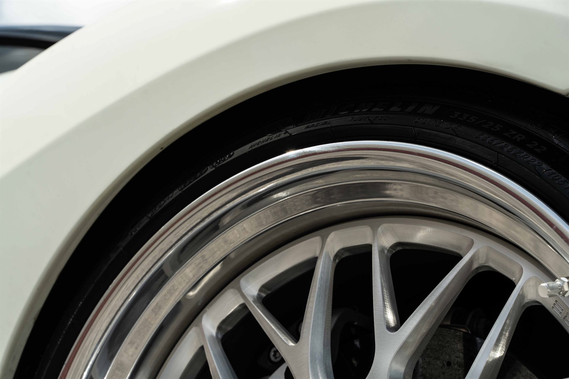 Ferrari 488 GTB | Bianco Fuji | on HRE 520 FMR | Brushed Clear