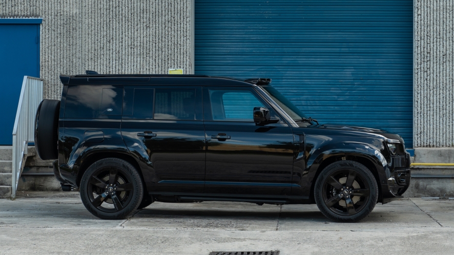 Land Rover Defender on Urban Auto Kit