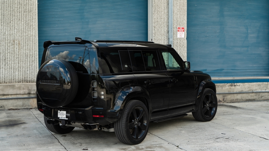 Land Rover Defender on Urban Auto Kit