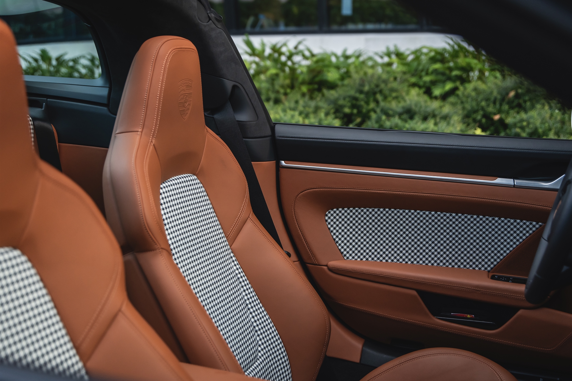 Porsche 992 Targa on  HRE 527 FMR