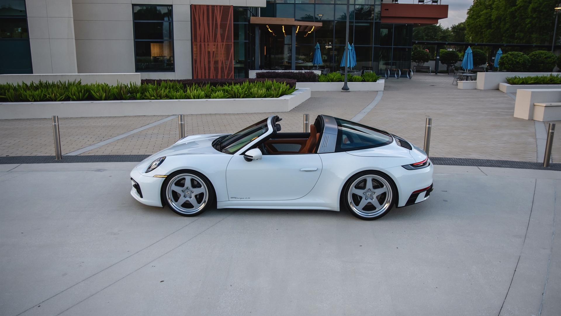 Porsche 992 Targa on  HRE 527 FMR - Custom Build Gallery