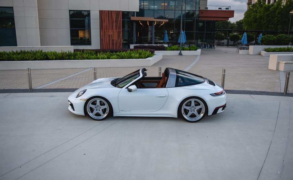 Porsche 992 Targa on HRE 527 FMR