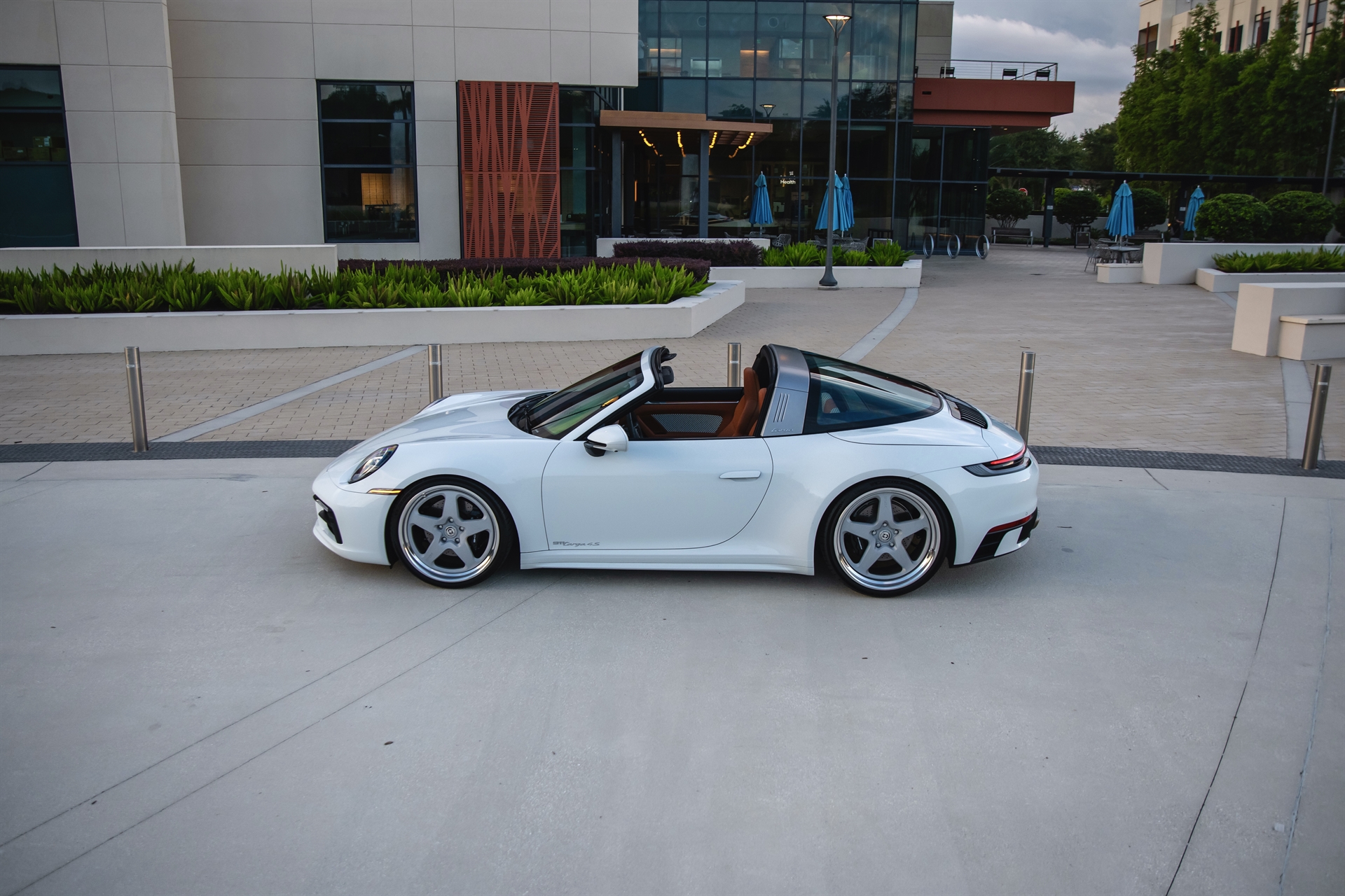 Porsche 992 Targa on HRE 527 FMR | Wheels Boutique