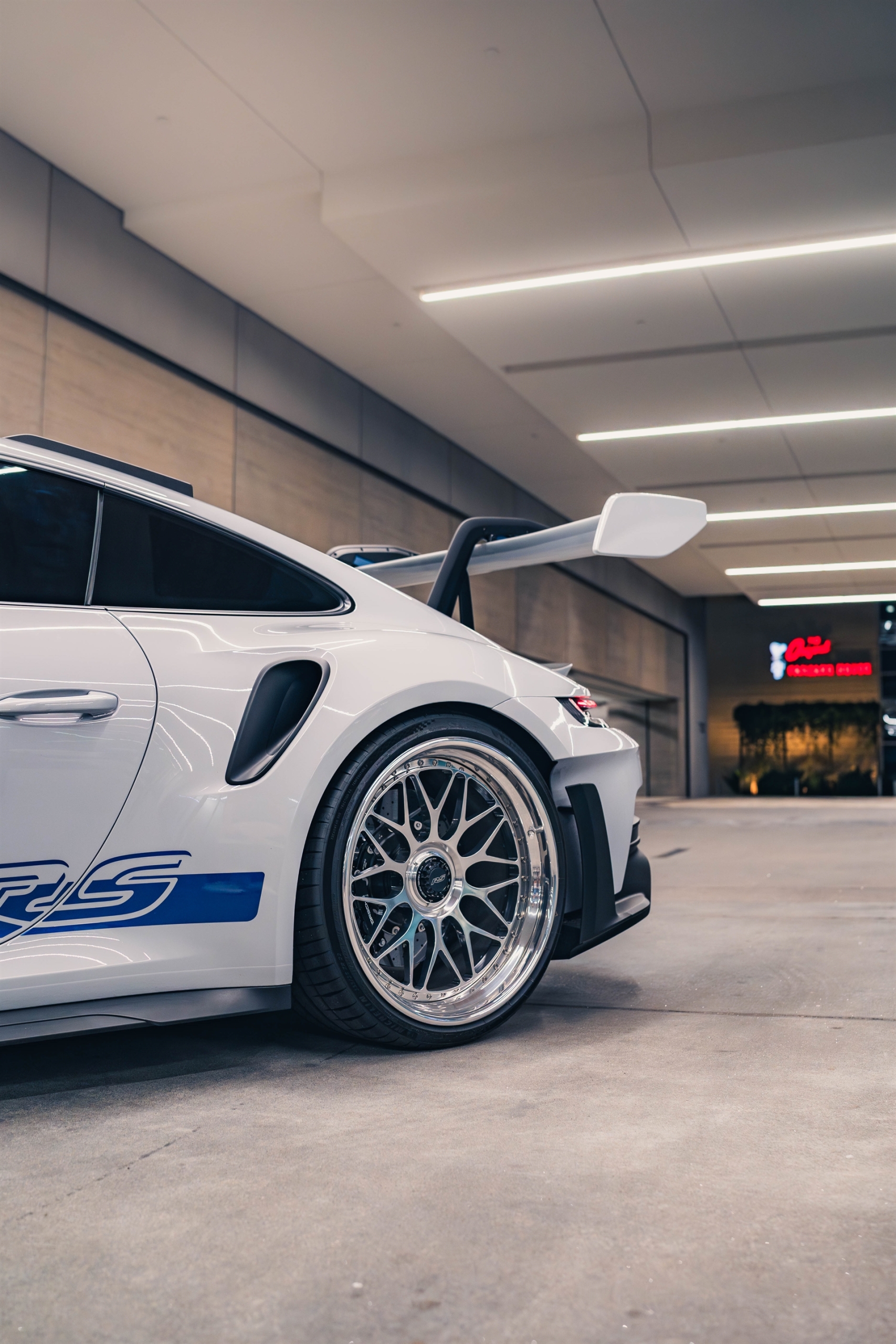 Porsche 992 Carrera GT3 RS on HRE Wheels Classics 300