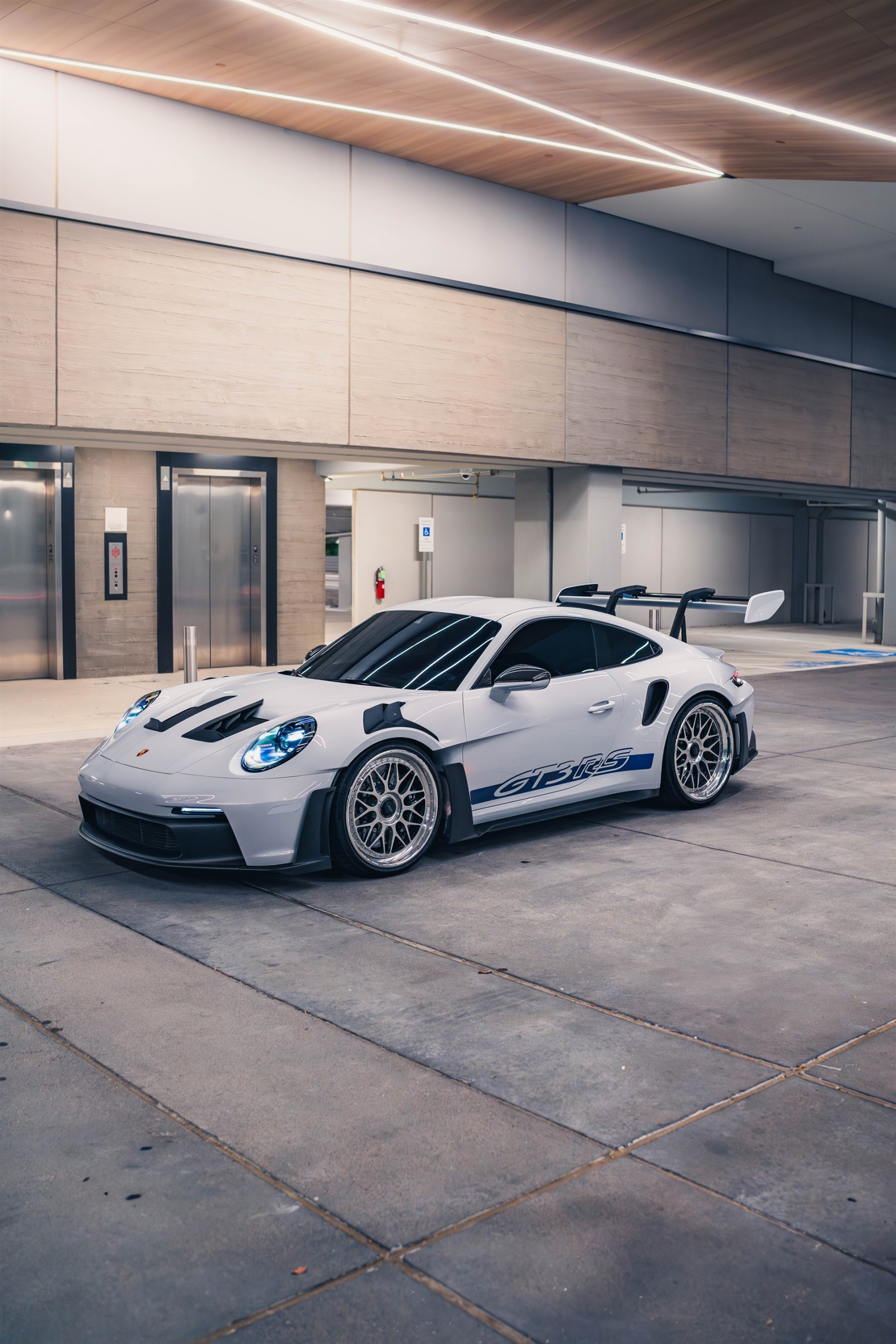 Porsche 992 Carrera GT3 RS on HRE Wheels Classics 300