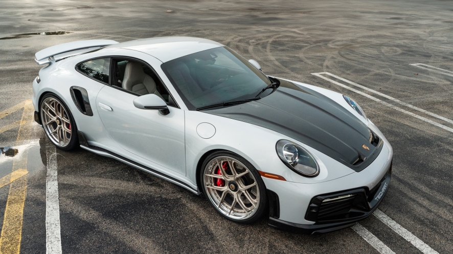 Porsche 992 on HRE S101SC Centerlock