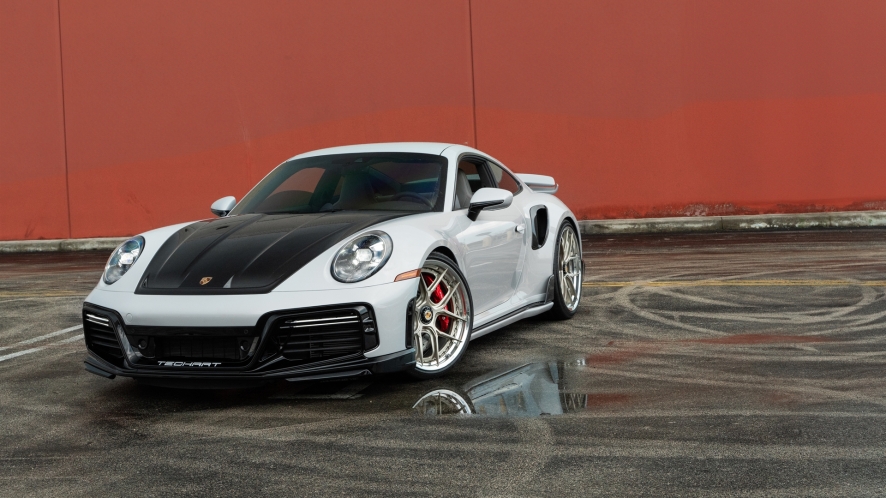 Porsche 992 on HRE S101SC Centerlock