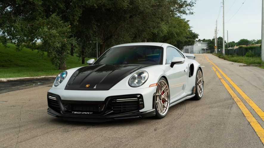 Porsche 992 on HRE S101SC Centerlock