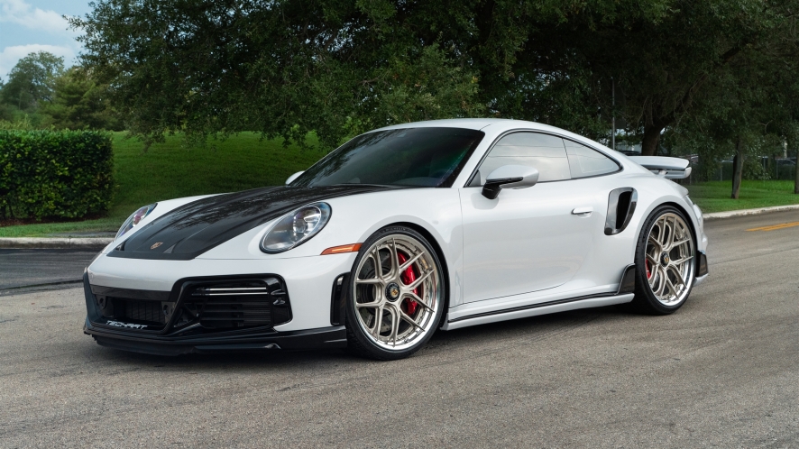 Porsche 992 on HRE S101SC Centerlock